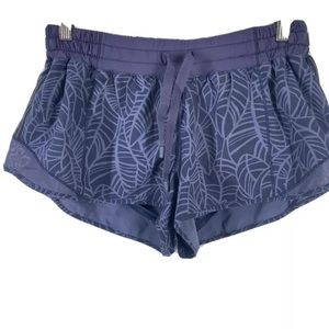 Lululemon Hotty Hot shorts in purple palm size 2